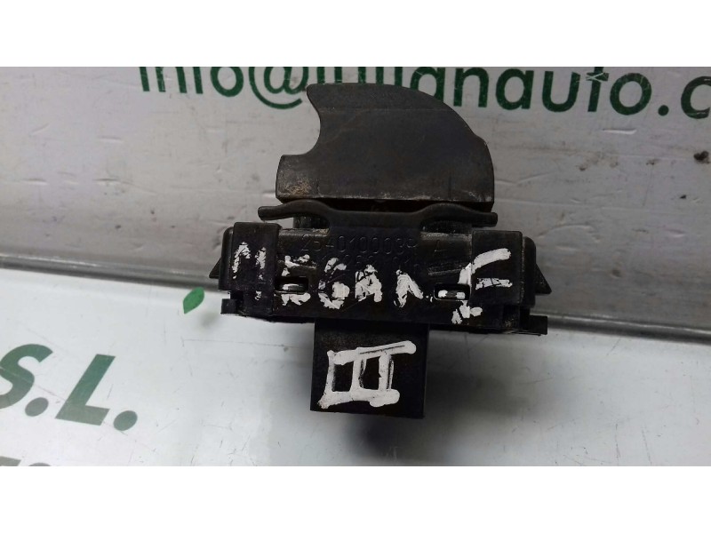 Recambio de mando elevalunas trasero izquierdo para renault megane iii berlina 5 p emotion referencia OEM IAM 254010003R  