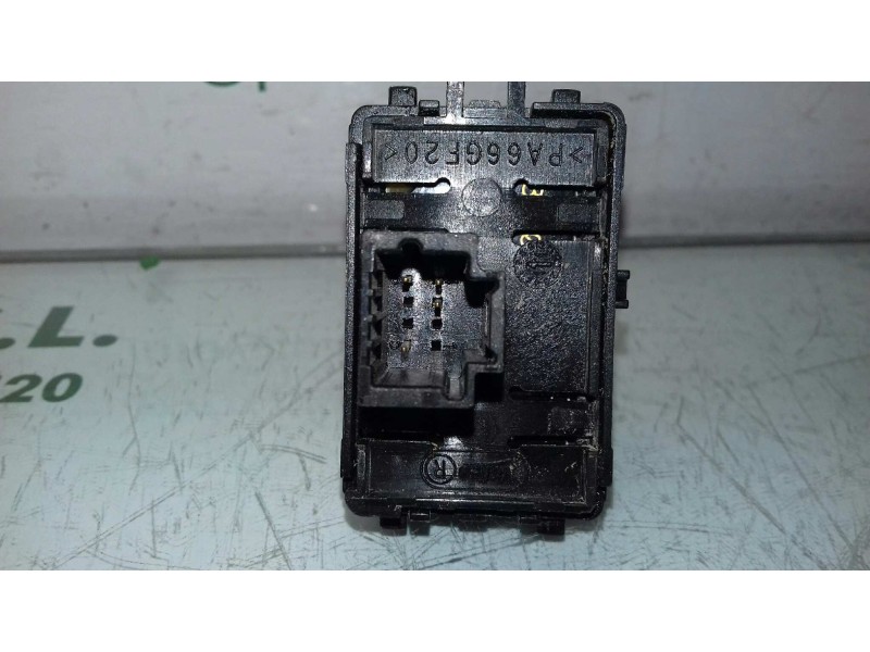 Recambio de mando elevalunas trasero izquierdo para renault megane iii berlina 5 p emotion referencia OEM IAM 254010003R  