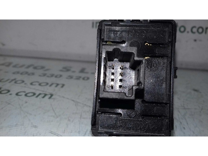 Recambio de mando elevalunas trasero izquierdo para renault megane iii berlina 5 p dynamique referencia OEM IAM 254010003R  