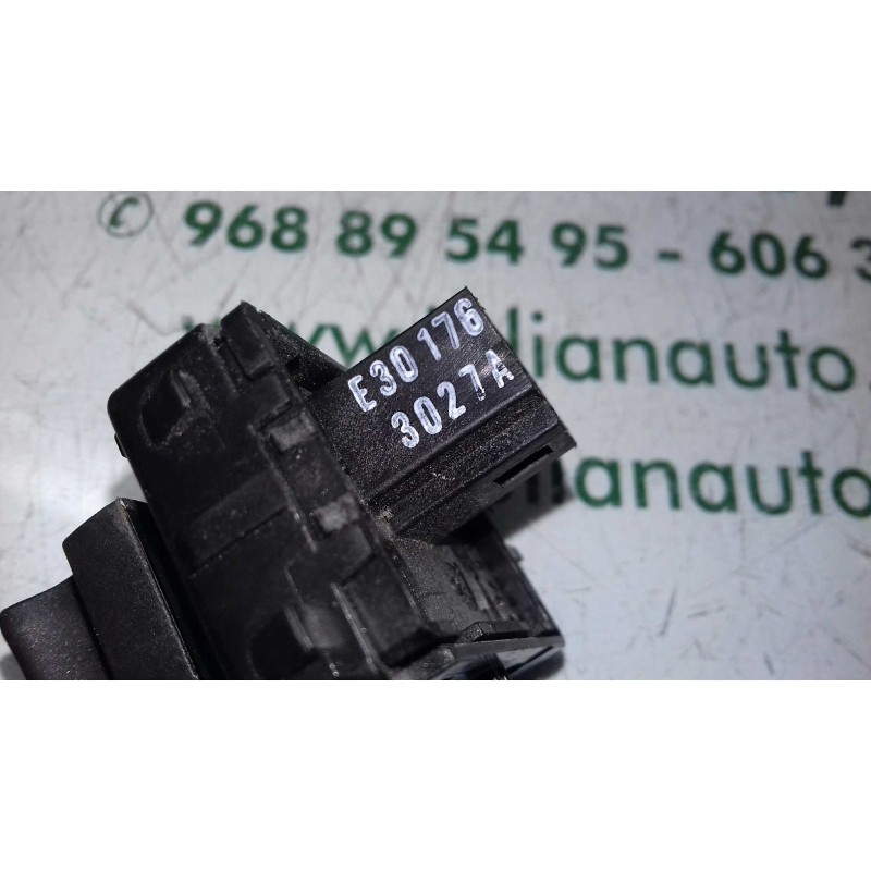 Recambio de mando elevalunas trasero derecho para renault megane ii berlina 5p confort authentique referencia OEM IAM    Recambio de mando elevalunas trasero derecho para renault megane ii berlina 5p confort authentique referencia OEM IAM