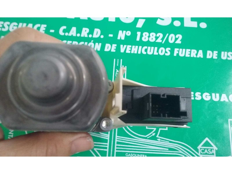 Recambio de motor elevalunas delantero derecho para audi a6 berlina (4f2) 3.0 tdi quattro (171kw) referencia OEM IAM 4F0959802D 