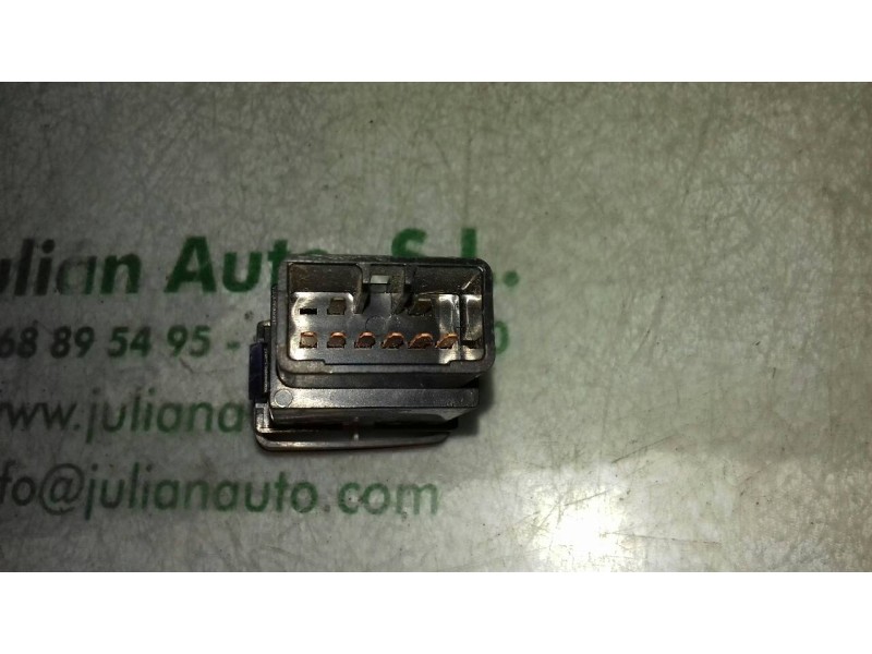 Recambio de warning para hyundai tucson essence bluedrive 2wd referencia OEM IAM 864W0140 ROJO 6+2 PINES