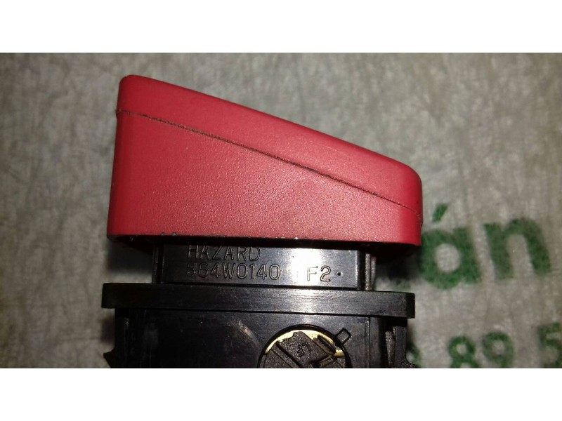 Recambio de warning para hyundai tucson essence bluedrive 2wd referencia OEM IAM 864W0140 ROJO 6+2 PINES