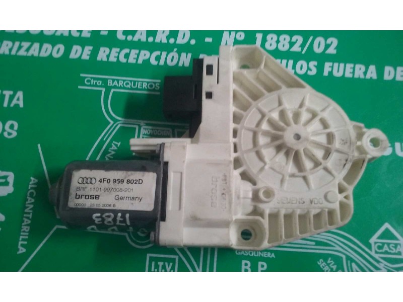 Recambio de motor elevalunas delantero derecho para audi a6 berlina (4f2) 2.7 tdi referencia OEM IAM 4F0959802D  