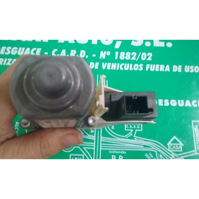 Recambio de motor elevalunas delantero derecho para audi a6 berlina (4f2) 2.7 tdi referencia OEM IAM 4F0959802D  