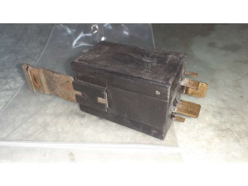Recambio de rele para opel rekord e 1.8 referencia OEM IAM 90228928 51216301 