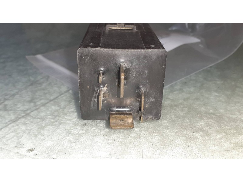 Recambio de rele para opel rekord e 1.8 referencia OEM IAM 90228928 51216301 