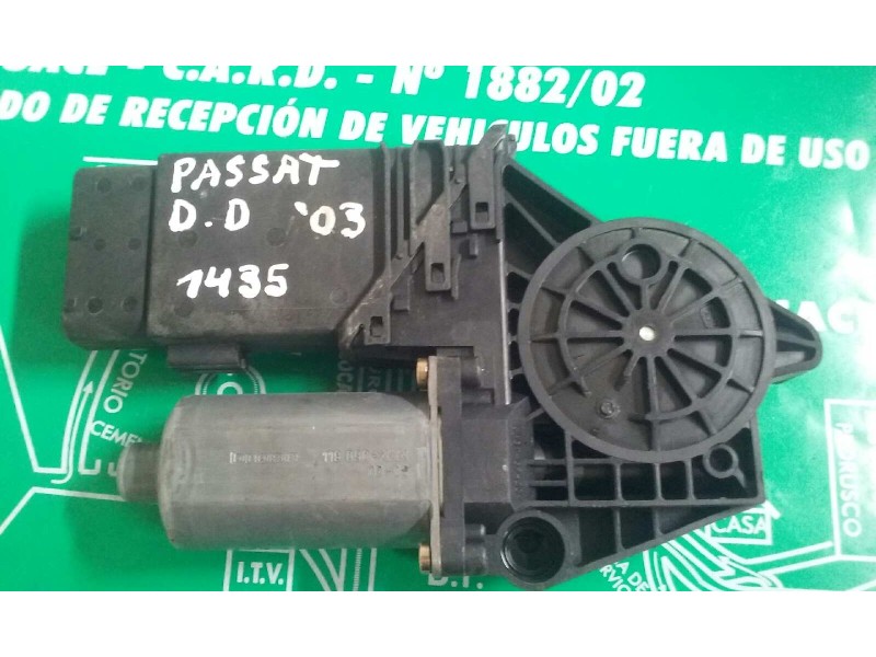 Recambio de motor elevalunas delantero derecho para volkswagen passat berlina (3b3) advance referencia OEM IAM 105415301 0507424