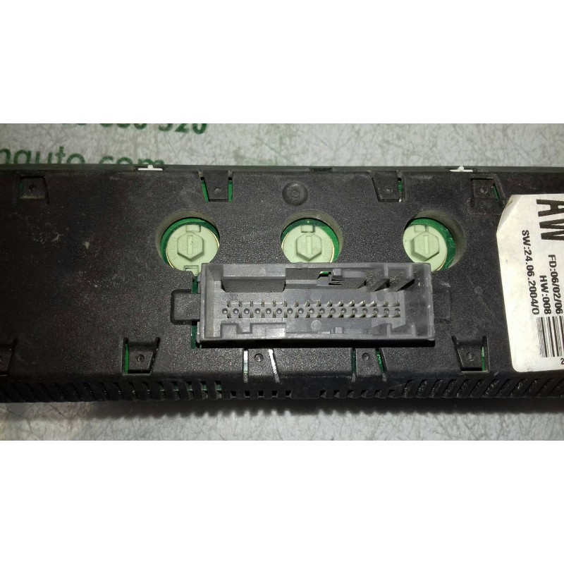 Recambio de pantalla multifuncion para opel corsa c essentia referencia OEM IAM 565412796 281154483 