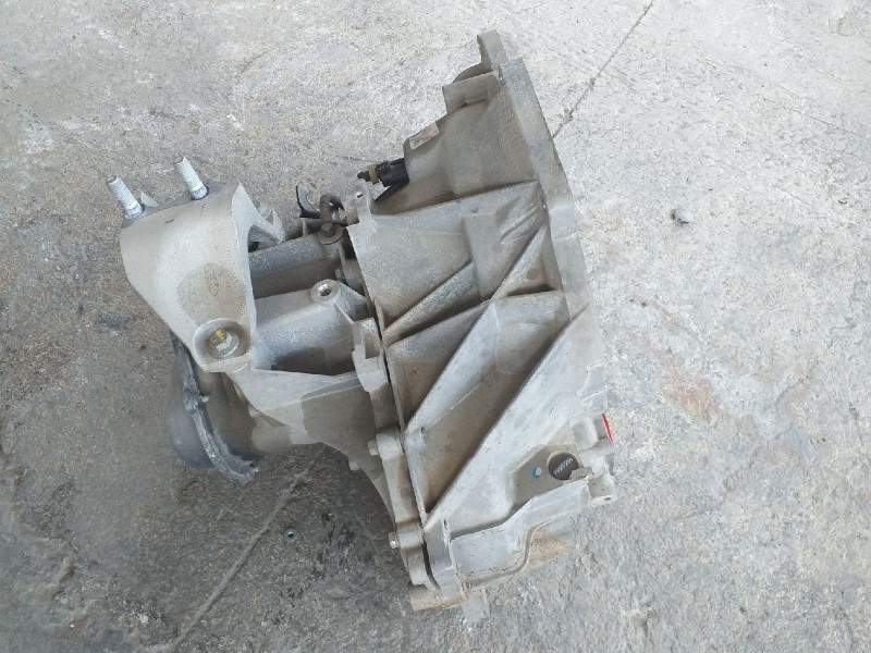 Recambio de caja cambios para ford fiesta (cb1) ambiente referencia OEM IAM 8A6R7002CA  5 VELOCIDADES
