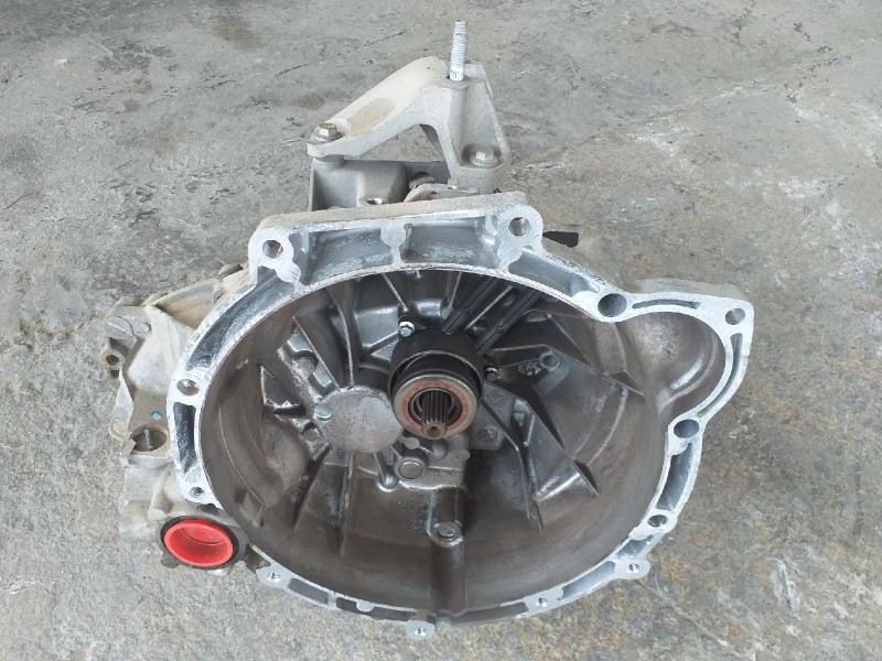 Recambio de caja cambios para ford fiesta (cb1) ambiente referencia OEM IAM 8A6R7002CA  5 VELOCIDADES