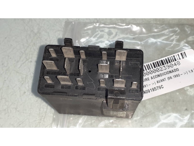 Recambio de centralita aire acondicionado para audi 80 avant 1.9 tdi referencia OEM IAM 4A0919579C 05340230 136