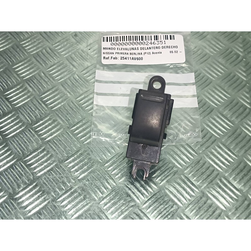 Recambio de mando elevalunas delantero derecho para nissan primera berlina (p12) acenta referencia OEM IAM 25411AV600 C8DD705N C