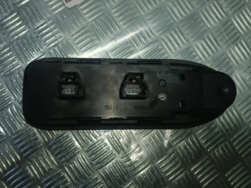 Recambio de mando elevalunas delantero izquierdo para citroen c8 2.0 16v premier referencia OEM IAM 532697045  