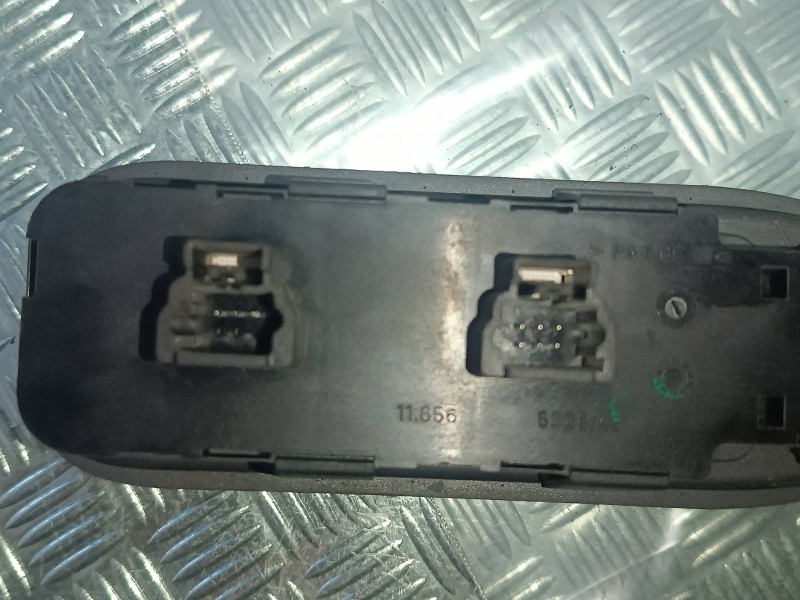 Recambio de mando elevalunas delantero izquierdo para citroen c8 2.0 16v premier referencia OEM IAM 532697045  