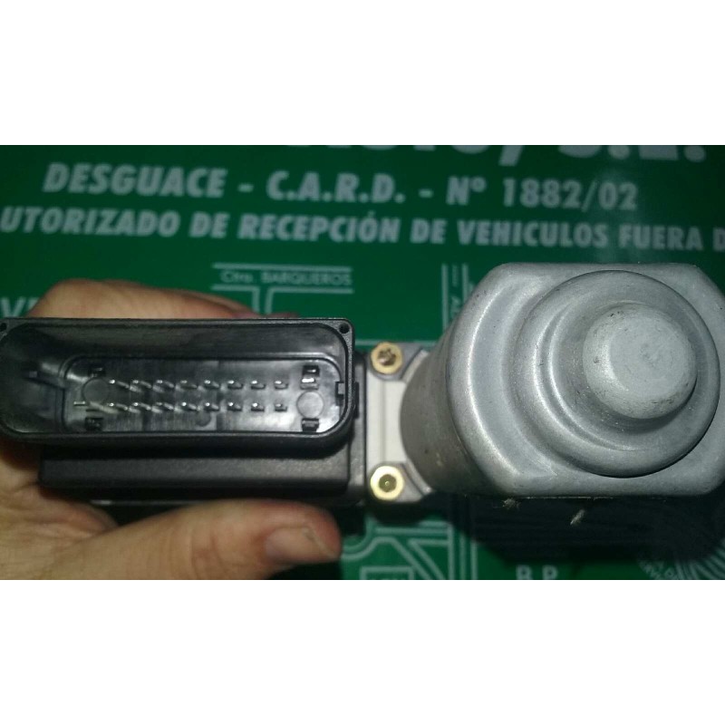 Recambio de motor elevalunas delantero izquierdo para volkswagen bora berlina (1j2) conceptline referencia OEM IAM 1C0959611A  