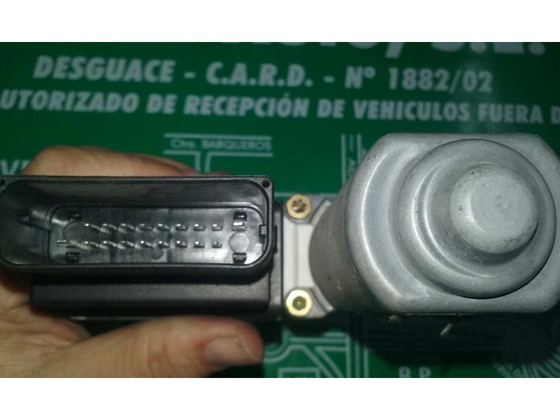 Recambio de motor elevalunas delantero izquierdo para volkswagen bora berlina (1j2) conceptline referencia OEM IAM 1C0959611A  