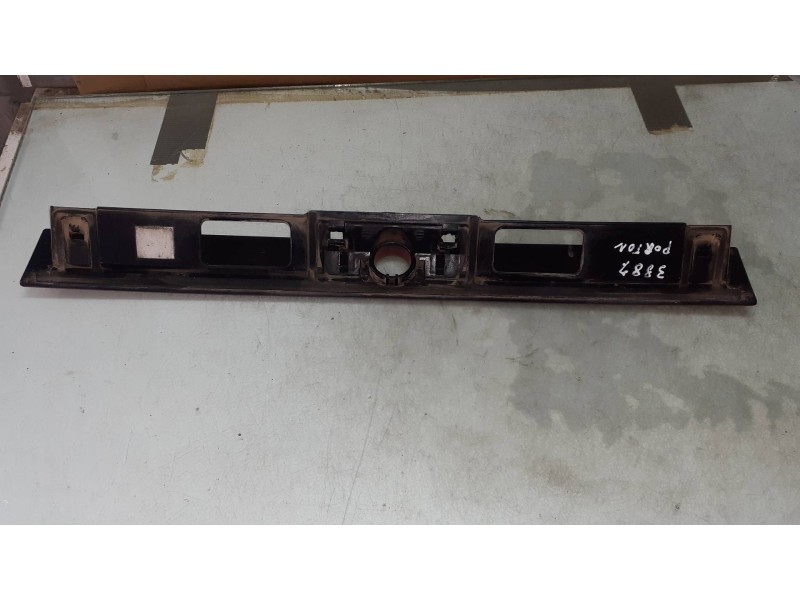 Recambio de molduras traseras para seat toledo (1l) base referencia OEM IAM 96155900  PORTON