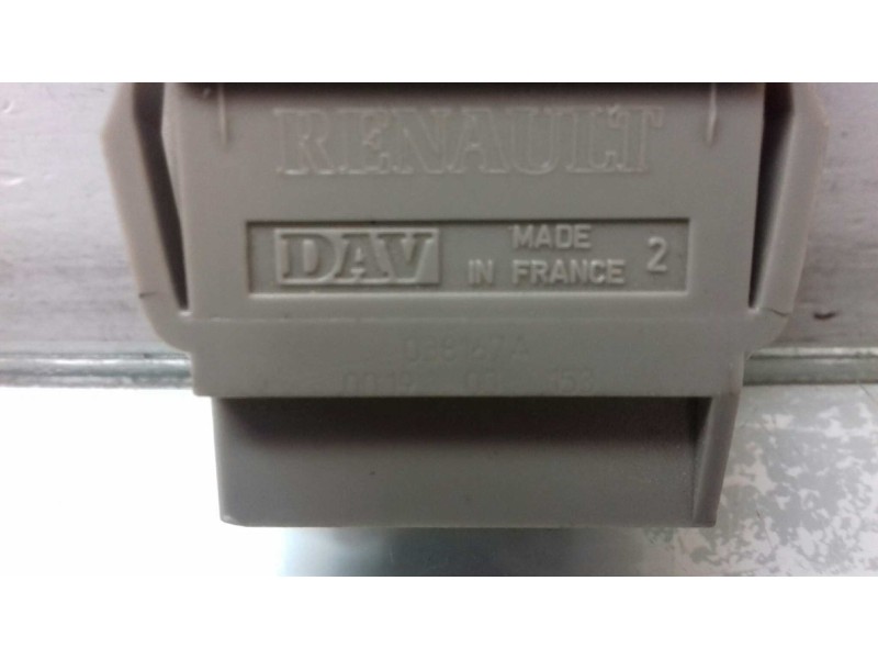 Recambio de interruptor para renault clio ii fase i (b/cbo) 1.2 referencia OEM IAM 038167A  CIERRE Recambio de interruptor para renault clio ii fase i (b/cbo) 1.2 referencia OEM IAM 038167A  CIERRE