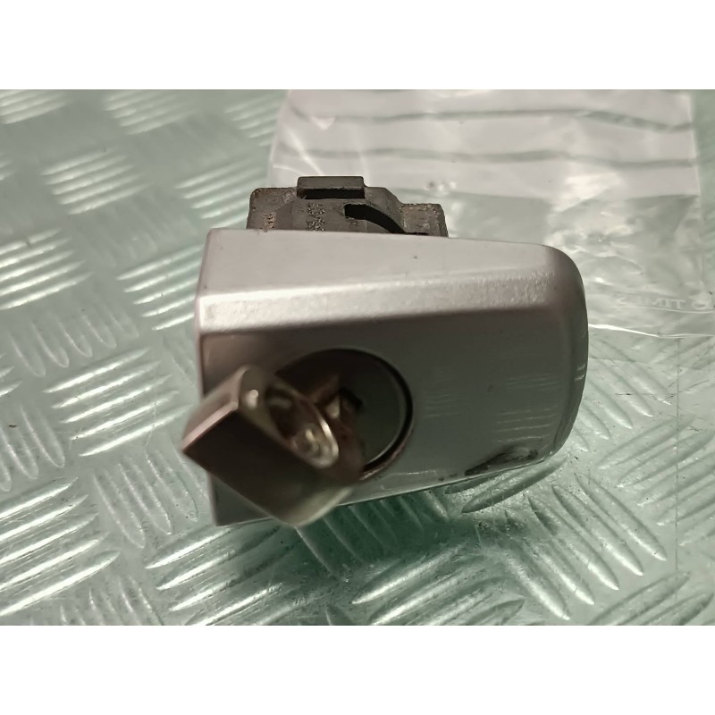 Recambio de bombin puerta delantera izquierda para opel corsa d catch me referencia OEM IAM   GRIS