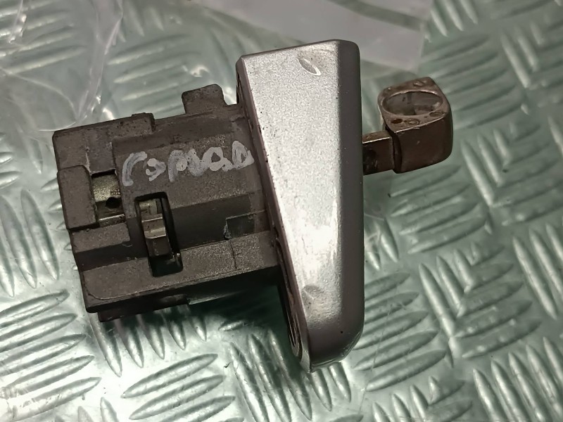 Recambio de bombin puerta delantera izquierda para opel corsa d catch me referencia OEM IAM   GRIS Recambio de bombin puerta delantera izquierda para opel corsa d catch me referencia OEM IAM   GRIS