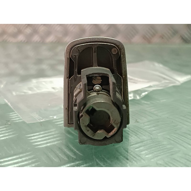 Recambio de bombin puerta delantera izquierda para opel corsa d catch me referencia OEM IAM   GRIS Recambio de bombin puerta delantera izquierda para opel corsa d catch me referencia OEM IAM   GRIS
