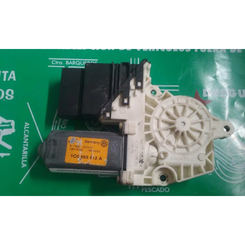 Recambio de motor elevalunas trasero derecho para volkswagen bora berlina (1j2) conceptline referencia OEM IAM 1C0959812A 977610