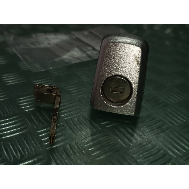 Recambio de bombin puerta delantera izquierda para opel corsa d catch me referencia OEM IAM   GRIS Recambio de bombin puerta delantera izquierda para opel corsa d catch me referencia OEM IAM   GRIS