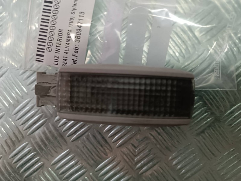 Recambio de luz interior para seat alhambra (7v9) stylance referencia OEM IAM 3B0947113  CONECTOR 2 PINES