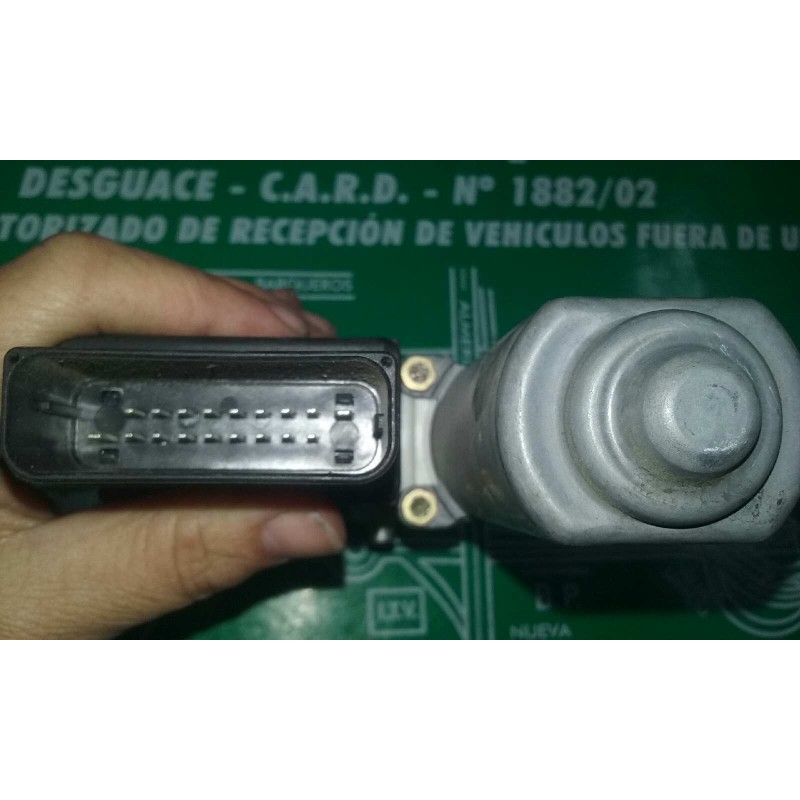 Recambio de motor elevalunas trasero derecho para volkswagen bora berlina (1j2) conceptline referencia OEM IAM 1C0959812A 977610