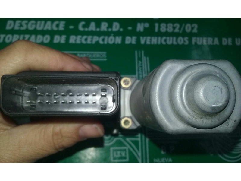 Recambio de motor elevalunas trasero derecho para volkswagen bora berlina (1j2) conceptline referencia OEM IAM 1C0959812A 977610