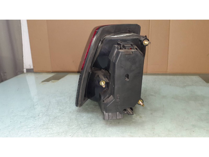 Recambio de piloto trasero derecho para seat toledo (1l) base referencia OEM IAM 1L0945096F 96163800 