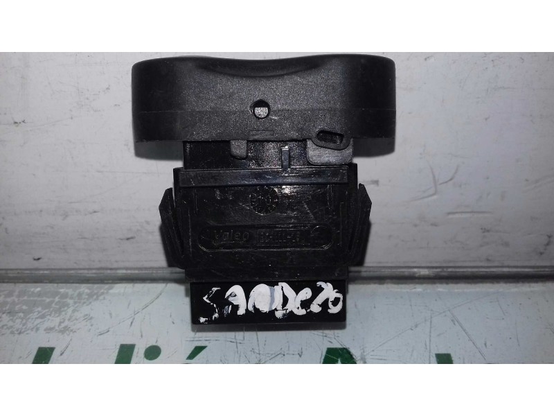 Recambio de interruptor para dacia sandero básico referencia OEM IAM 710682  LUNA TERMICA