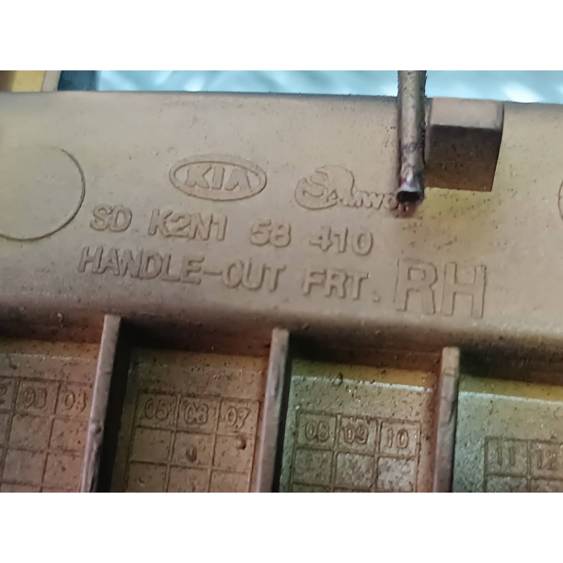 Recambio de maneta exterior delantera derecha para kia carens 2.0 crdi ex monovolumen referencia OEM IAM K2N158410   Recambio de maneta exterior delantera derecha para kia carens 2.0 crdi ex monovolumen referencia OEM IAM K2N158410
