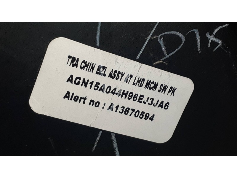 Recambio de molduras delanteras para ford ecosport (cr6) titanium referencia OEM IAM GN15A044H80C AGN15A044H96EJ3JA6 CONSOLA CEN
