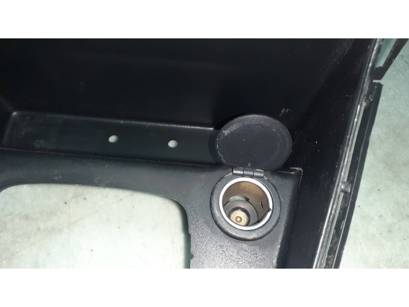 Recambio de molduras delanteras para ford ecosport (cr6) titanium referencia OEM IAM GN15A044H80C AGN15A044H96EJ3JA6 CONSOLA CEN