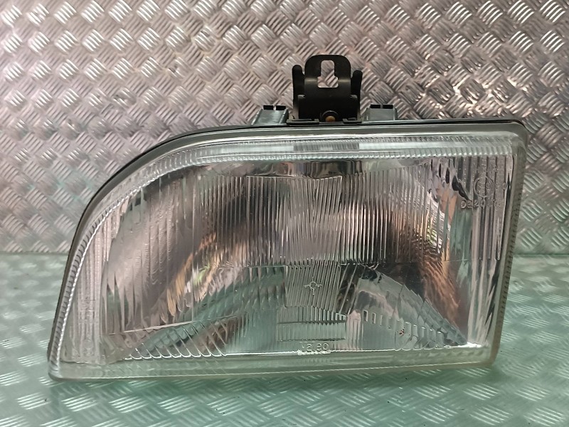 Recambio de faro izquierdo para ford fiesta berl./courier porto referencia OEM IAM UPM60GF13  86AG13K060AA