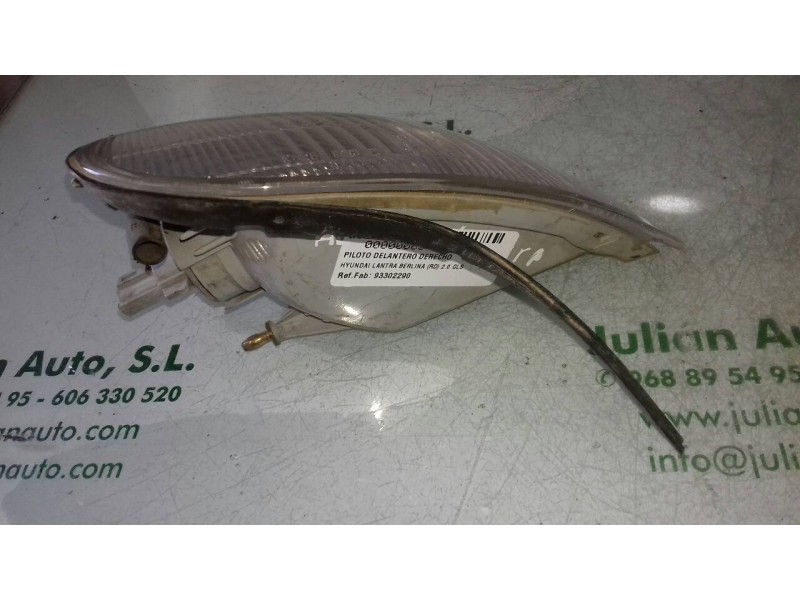 Recambio de piloto delantero derecho para hyundai lantra berlina (rd) 2.0 gls referencia OEM IAM 93302290  2 PINES