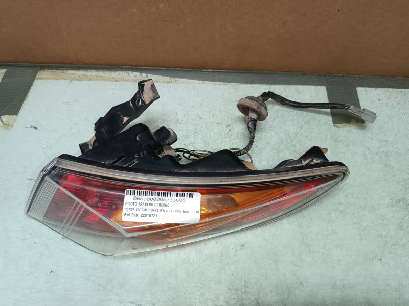 Recambio de piloto trasero derecho para honda civic berlina 5 (fk) 2.2 i-ctdi sport referencia OEM IAM 22016721  ALETA