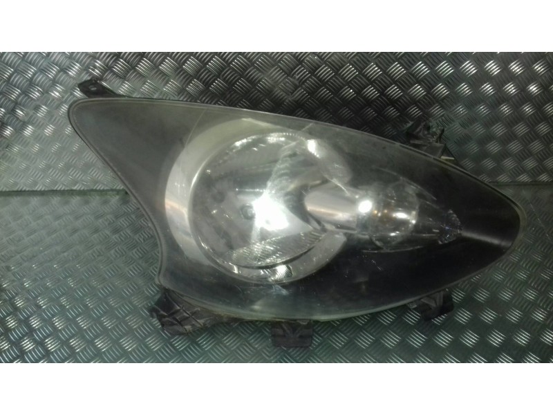 Recambio de faro derecho para toyota aygo (kgb/wnb) city referencia OEM IAM 811100H010  89033080