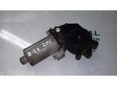 Recambio de motor elevalunas delantero izquierdo para peugeot 206 berlina xn referencia OEM IAM 0130821763 11714D27 BOSCH 2