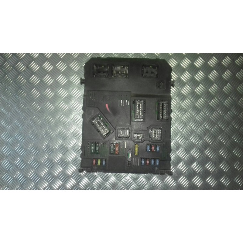 Recambio de caja reles / fusibles para peugeot 206 berlina xs clim referencia OEM IAM 9653667680 BSI E02 00 SIEMENS