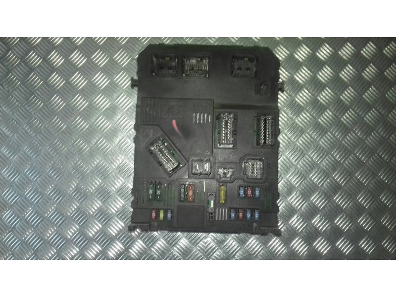 Recambio de caja reles / fusibles para peugeot 206 berlina xs clim referencia OEM IAM 9653667680 BSI E02 00 SIEMENS