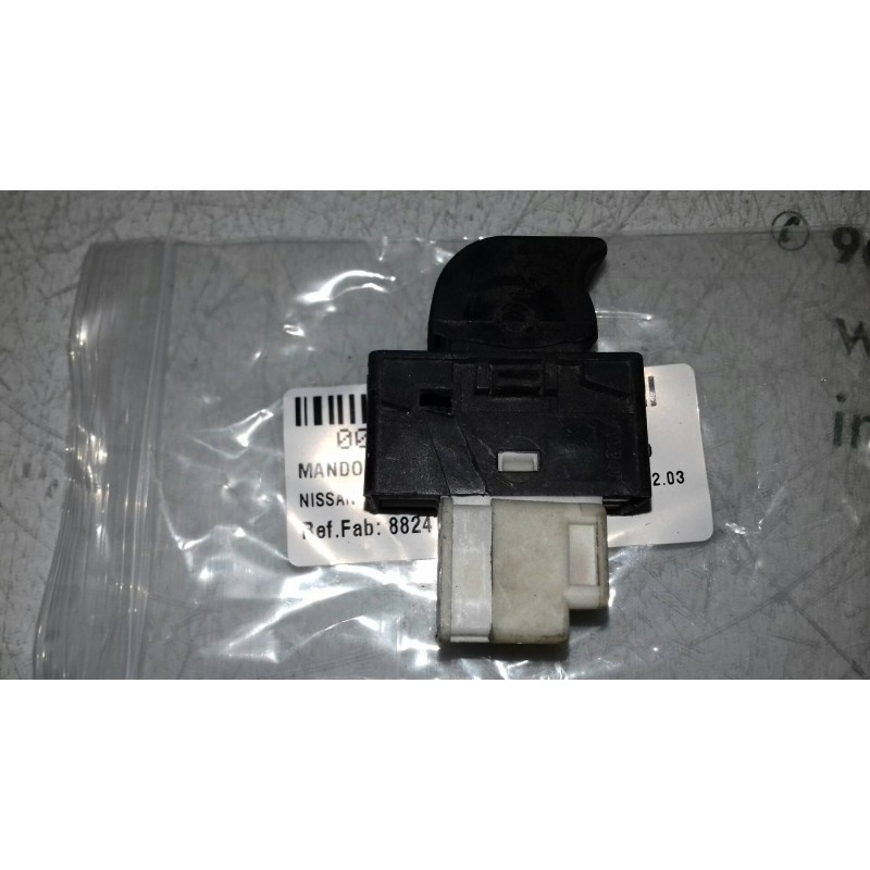 Recambio de mando elevalunas trasero derecho para nissan almera (n16/e) acenta referencia OEM IAM 8824T  5 + 1 PINES Recambio de mando elevalunas trasero derecho para nissan almera (n16/e) acenta referencia OEM IAM 8824T  5 + 1 PINES