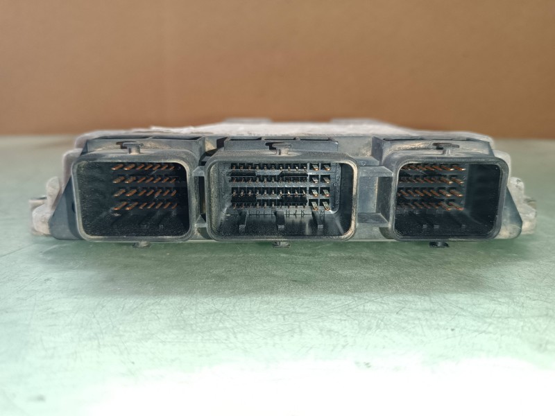 Recambio de centralita motor uce para citroen c4 berlina collection referencia OEM IAM 9661204380  BOSCH