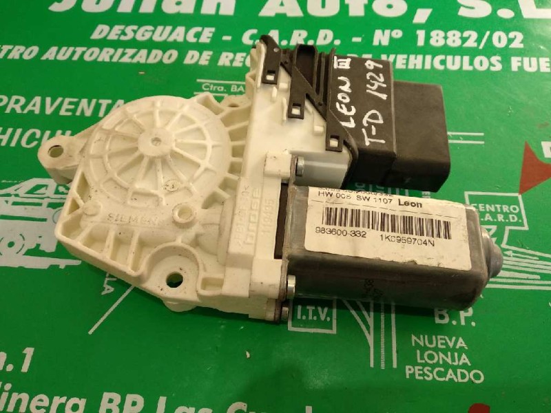 Recambio de motor elevalunas trasero derecho para seat leon (1p1) reference referencia OEM IAM 1K0959704N 983600332 SIEMENS
