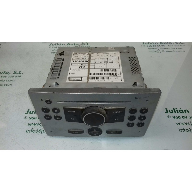 Recambio de sistema audio / radio cd para opel corsa c essentia referencia OEM IAM 7647104317 13188892 BLAUPUNKT