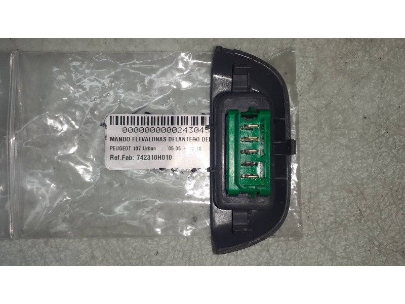 Recambio de mando elevalunas delantero derecho para peugeot 107 urban referencia OEM IAM 742310H010  VERDE