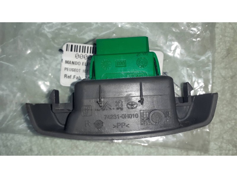 Recambio de mando elevalunas delantero derecho para peugeot 107 urban referencia OEM IAM 742310H010  VERDE