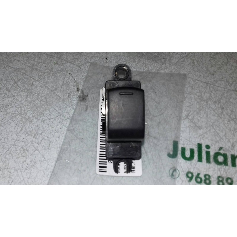 Recambio de mando elevalunas delantero derecho para nissan primera berlina (p11) 2.0 navigation referencia OEM IAM 7927Z BLANCO 